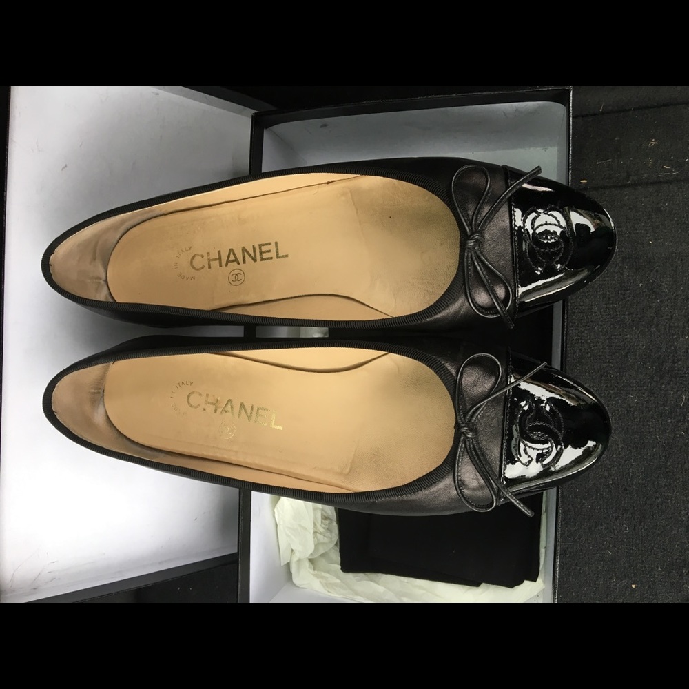 Chanel classic ballerina flats with patent toe